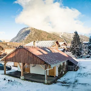 https://le-chalet-dauguste-2-a-12-personnes.hotels-rhonealpes.com